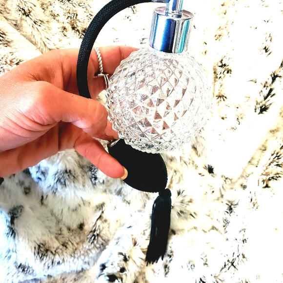 Vintage Style Perfume Atomizer With Fringe Puff Faux Crystal Refillable Bottle - Picture 5 of 8